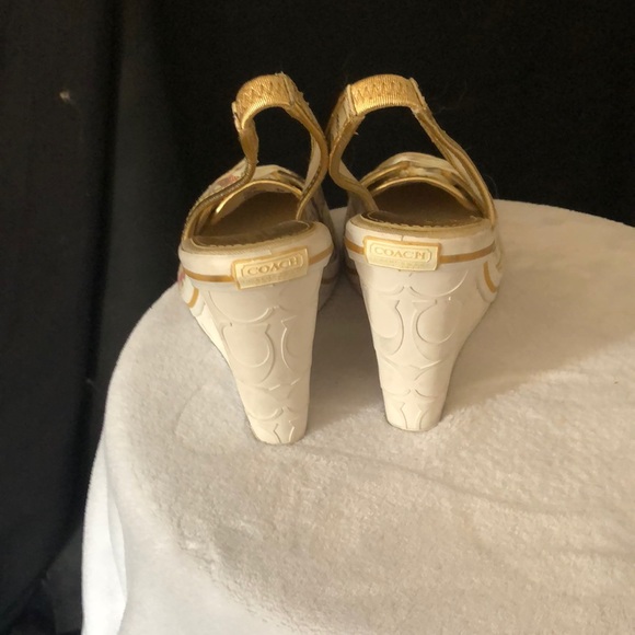 Adorable Coach wedge shoes size 8B - Picture 3 of 6